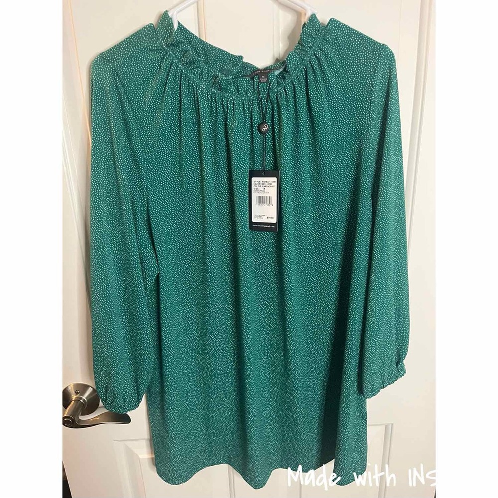 NWT Adrianna Papell Green and White Polka Dot Top